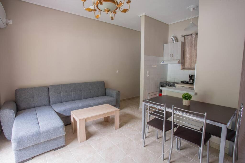 Kamena Vourla Apartment | Ευρύχωρο διαμέρισμα οροφου στα Καμένα Βούρλα (Β4)