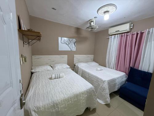 Azua House | 1 Habitacion con 2 camas dobles, en vivienda compartida en Azua
