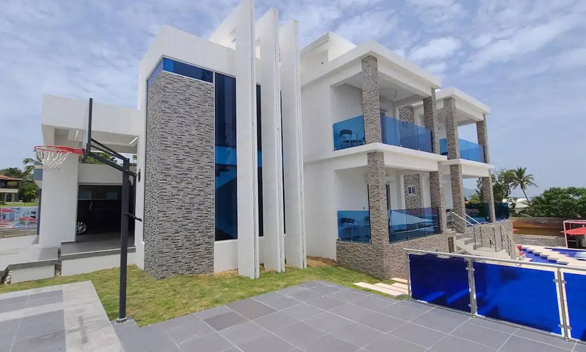 Montellano Villa | 12BR Villa: Infinity Pool, Jacuzzi, Billiard & Outdoor Bar