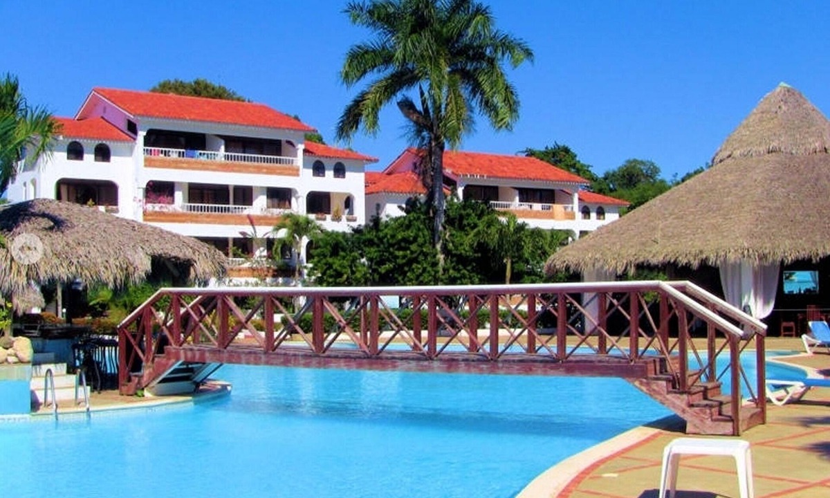 La Mulata Apartment | 1BD condo in countryside resort with pool/Wi-Fi/TV/parking/AC