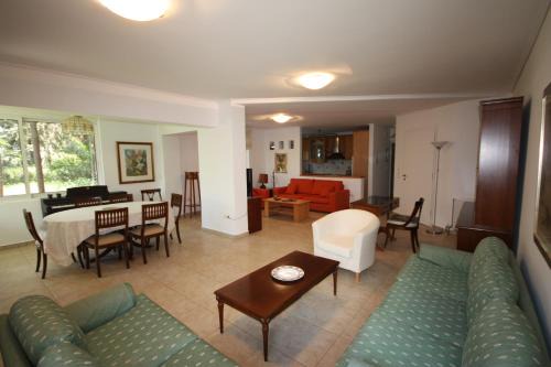Marousi Apartment | 2BDR Park View Apt - 130m2 & Private Patio