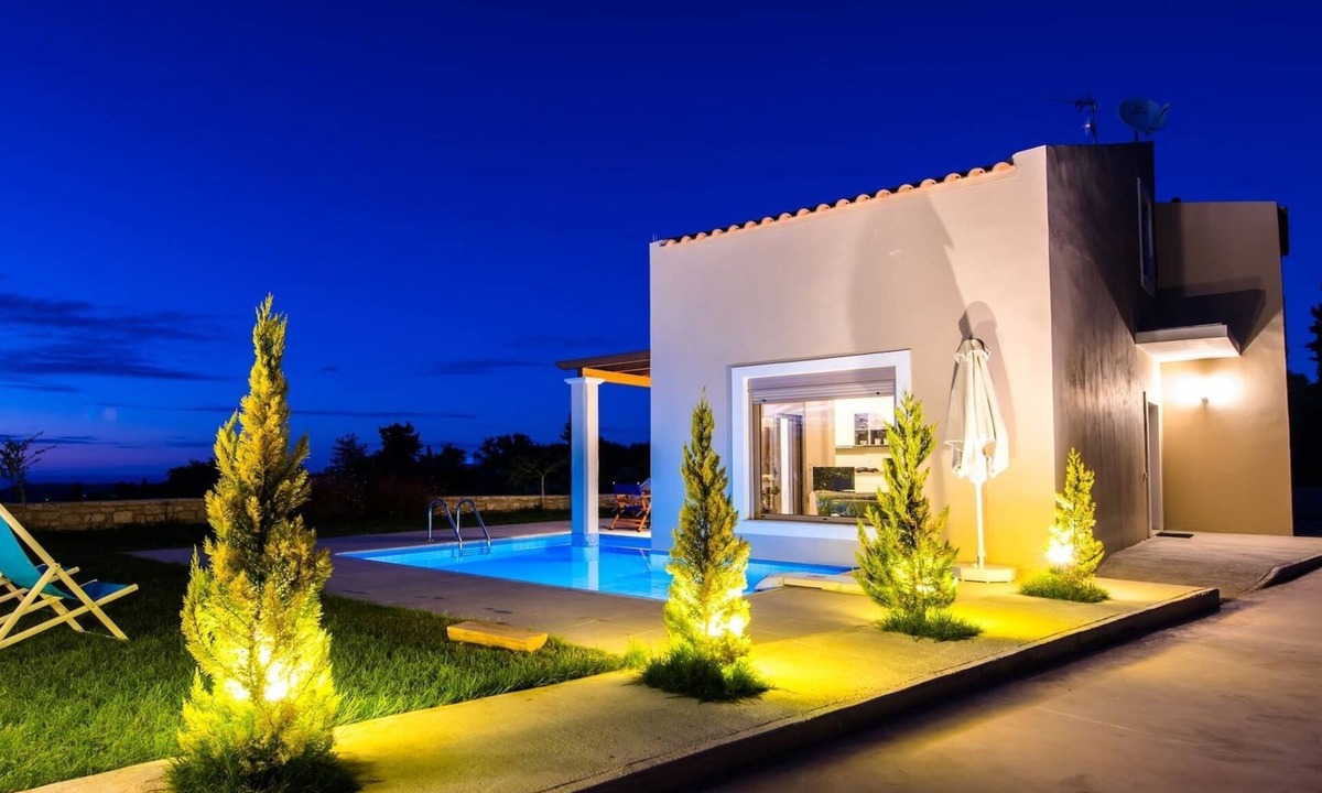 Margarites Villa | 3bedroom villa, pool, BBQ & stunning views!