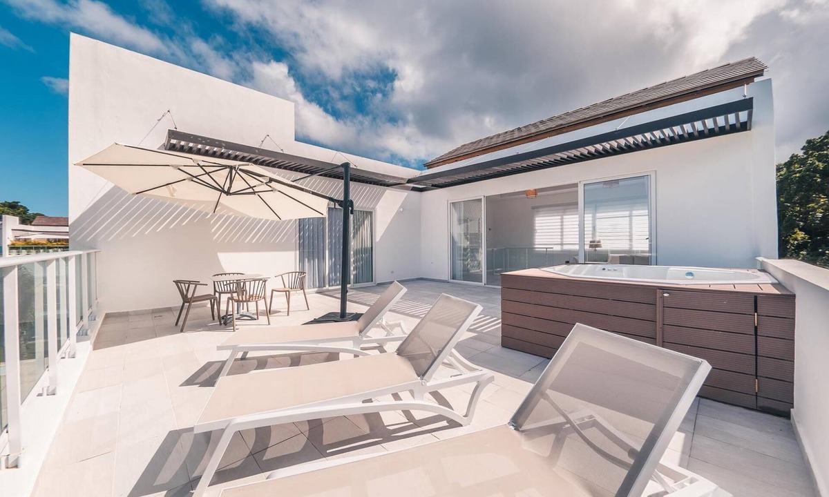 Las Terrenas Apartment | 3br-penthouse w Jacuzzi Incl at Lake View