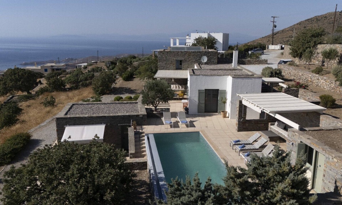 Ioulida Villa | 4 bedroom accommodation in Ioylis