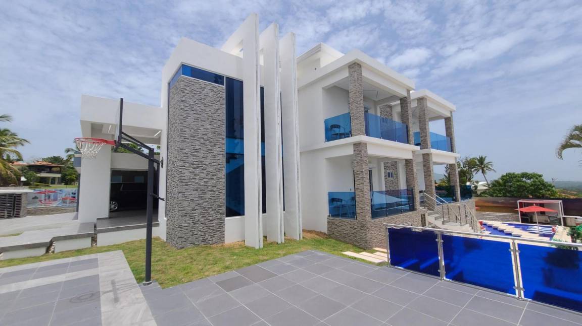 Montellano Villa | 496 m² Villa ∙ 12 bedrooms ∙ 24 guests