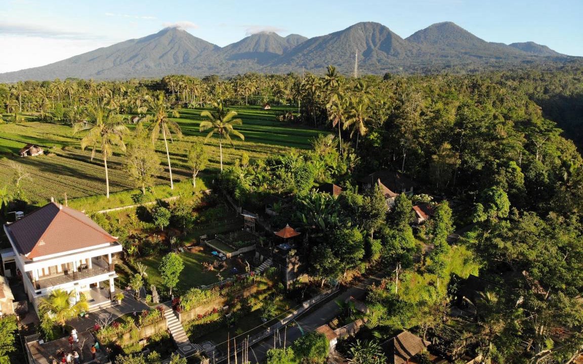 Mekarsari House | 500 m² House ∙ 2 bedrooms ∙ 4 guests