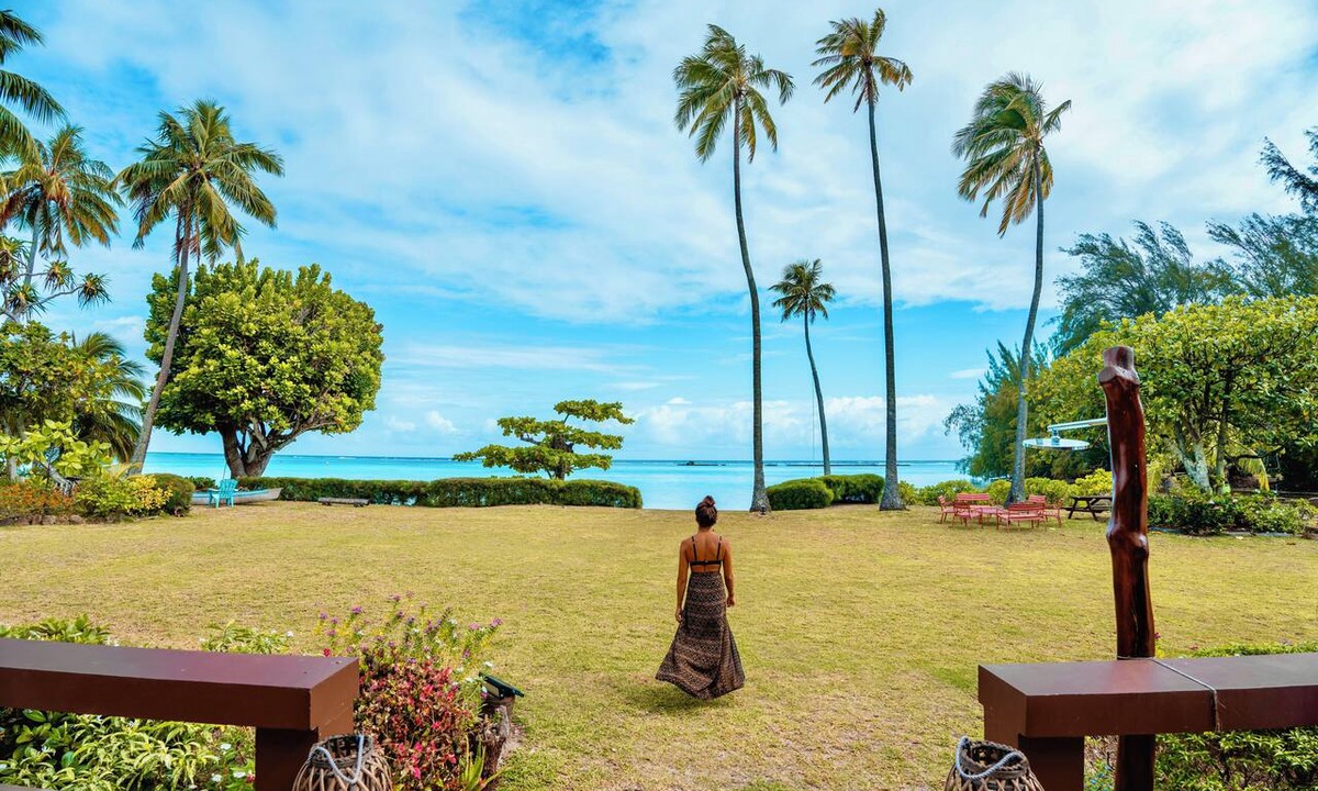 Maharepa Villa | 5200 sqm beach front estate, 4 BR 325sqm villa, Full AC