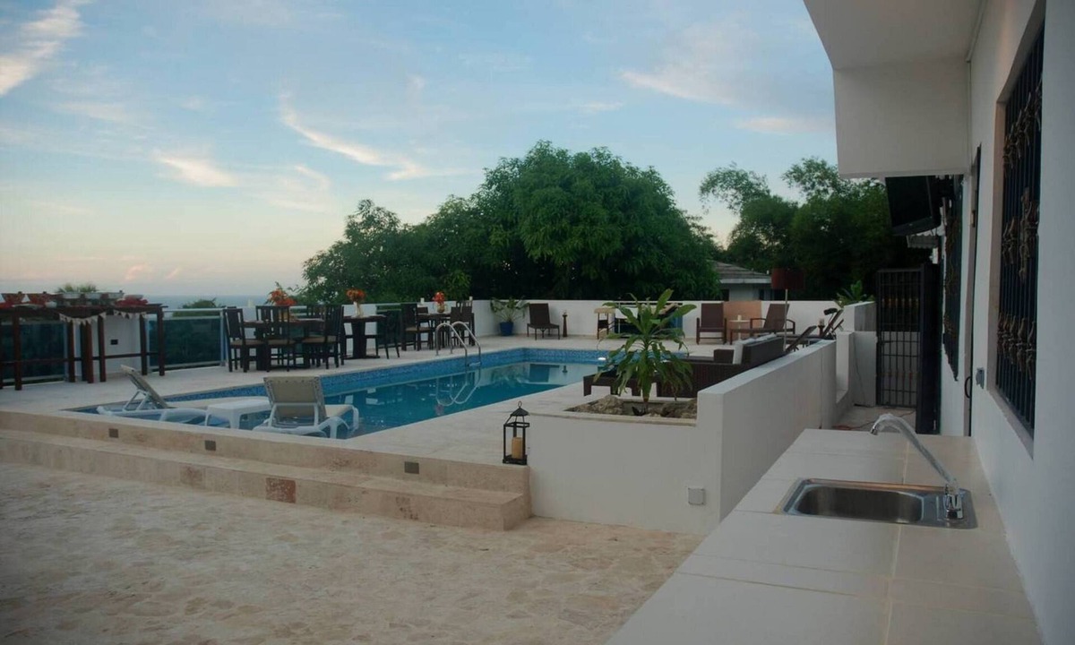 Los Cerros Villa | 5BD villa on top of the hill, sea views, pool/Wi-Fi/cable TV/parking