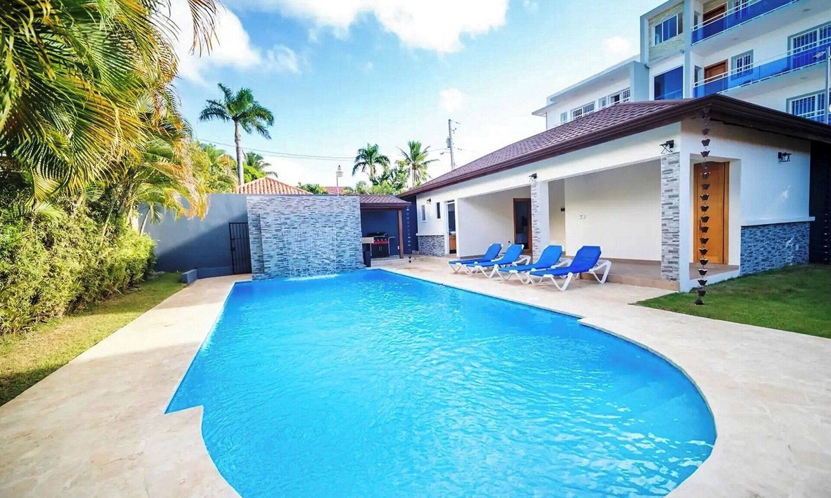 La Esplanada Villa | 5BR Villa: Pool with Waterfall, Perfect for BBQ & Relaxing