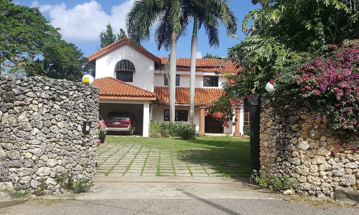 Playa Chiquita Villa | 8BD Colonial Oceanfront Villa with private pool/garden/billiard