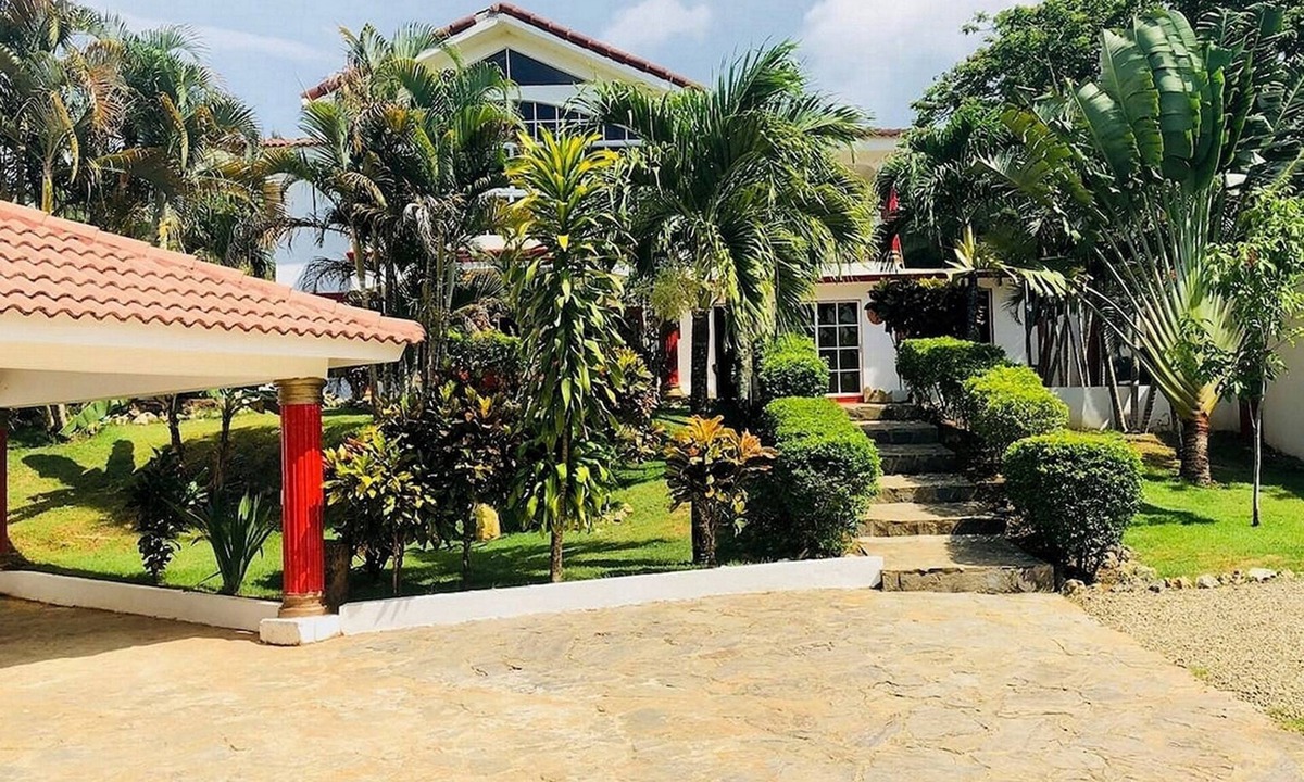 La Mulata Villa | 8BD Guest-friendly villa, private pool/billiard/games, Wi-Fi/cable TV/AC/BBQ