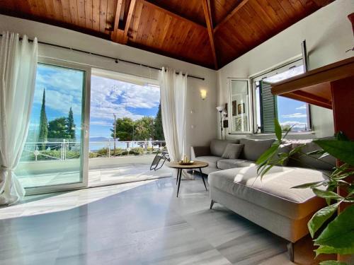 Kontsika Villa | A beautiful maisonette next to the sea with a dreaming view!