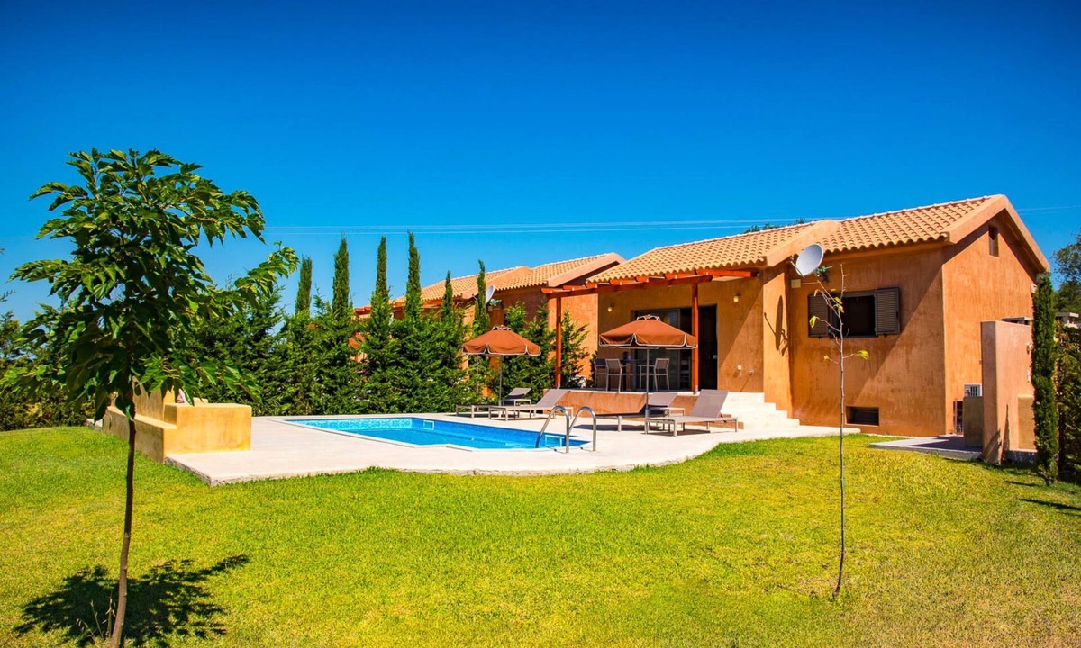 Sarlata Villa | A Charming 2 bedroom Villa, 2 Bathrooms, Private Pool, Short walk to the beach