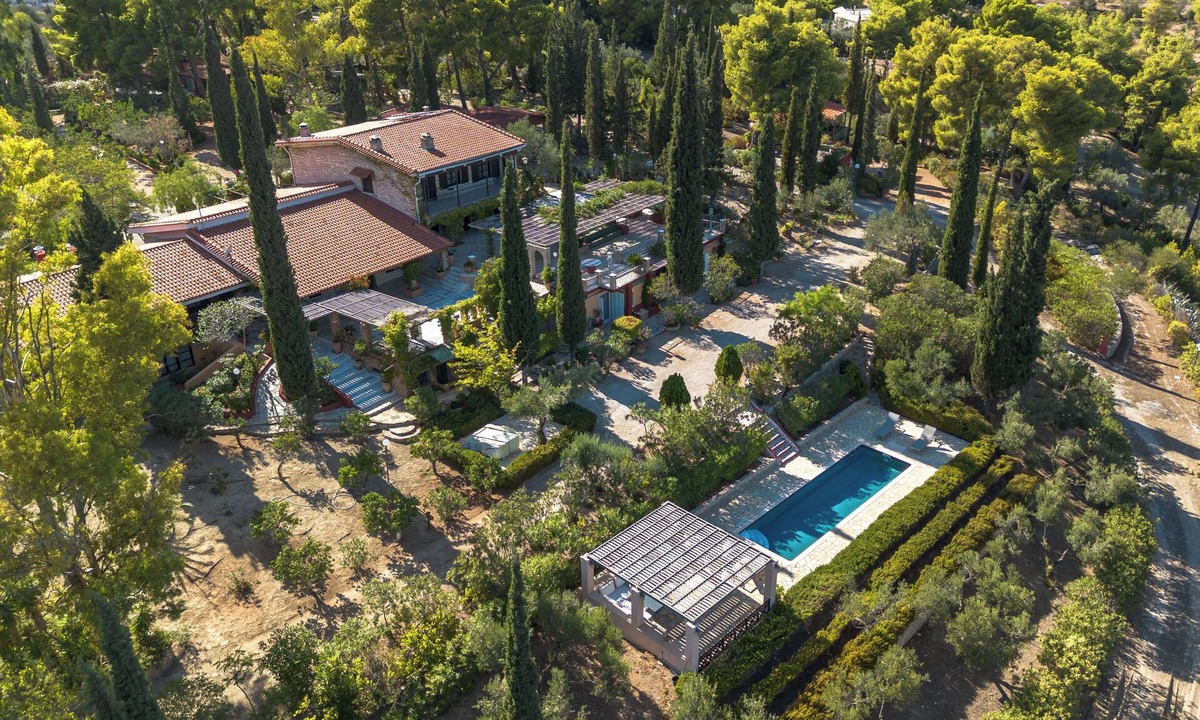 Katakali Villa | A private retreat villa with a pool and expansive outdoor space.