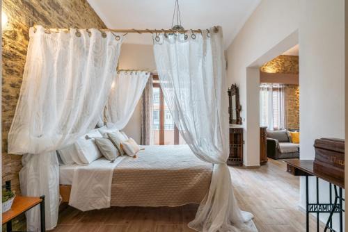 Soroni House | Absinthia Legacy