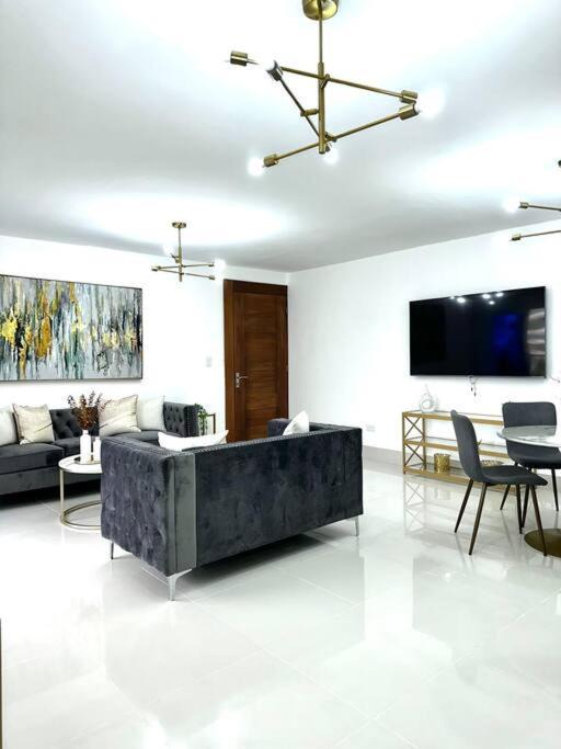 Cerro Alto Apartment | AC, Wifi, Gym, Pool, Parking, Sec. Guards 24 hrs.