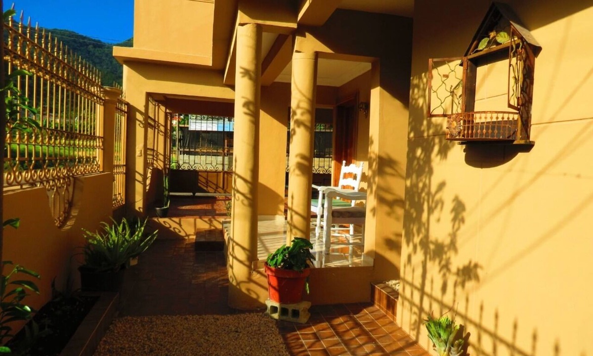 Los Maestros House | Acogedora casa. Cozy place to rest- 5 minutes from downtown