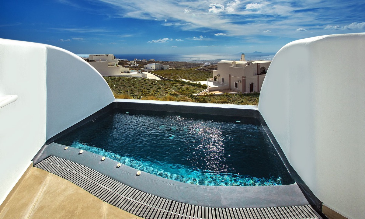 Pyrgos Hotel | Aegean Blue Luxury Suites