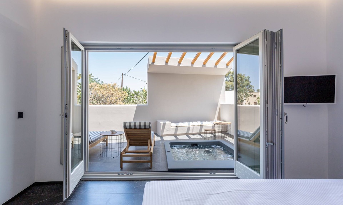 Kamari Hotel | Aegean Gem