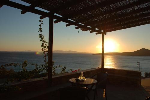 Tinos Town Apartment | Aegean Sunset
