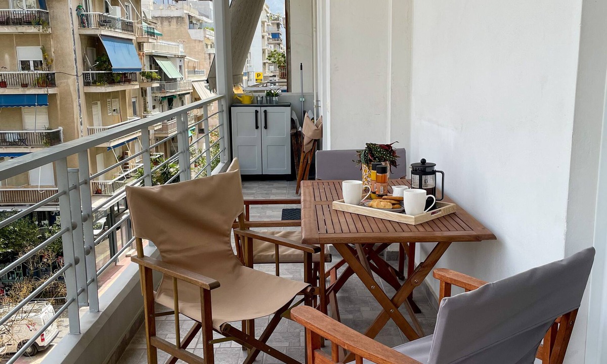 Ampelokipoi Apartment | Ageliki's Athens Centre 2BDRM & Parking