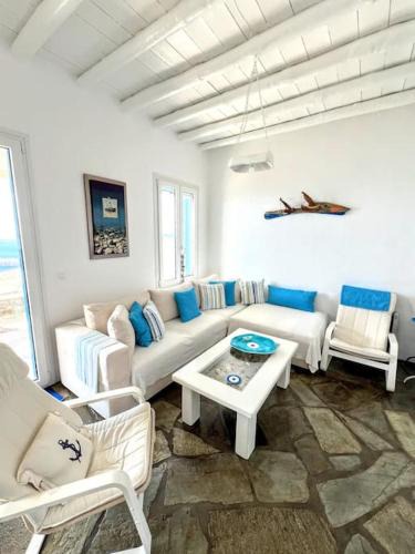 Batsi Villa | Aggeliki's Cycladic Villa by Hostandros
