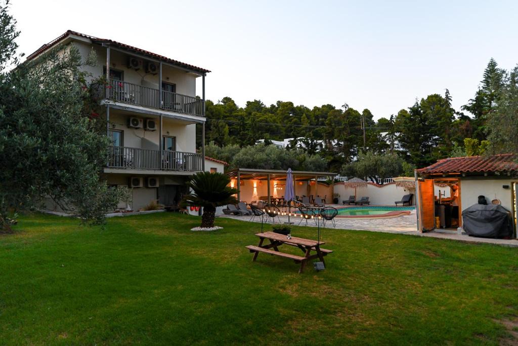 Koukounaries Apartment | Aggelos Grand