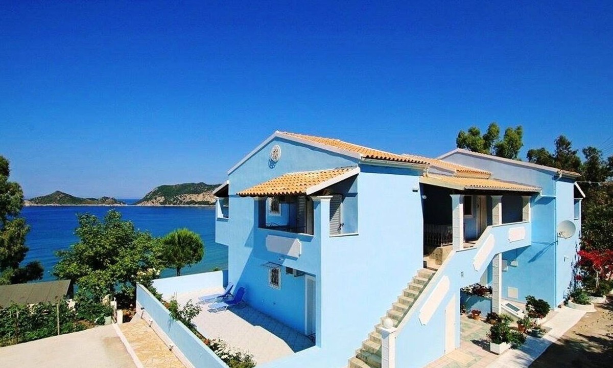 Agios Georgios Pagon Apartment | Agios Georgios - 2 Beds - Sleeps 4 - Free Parking