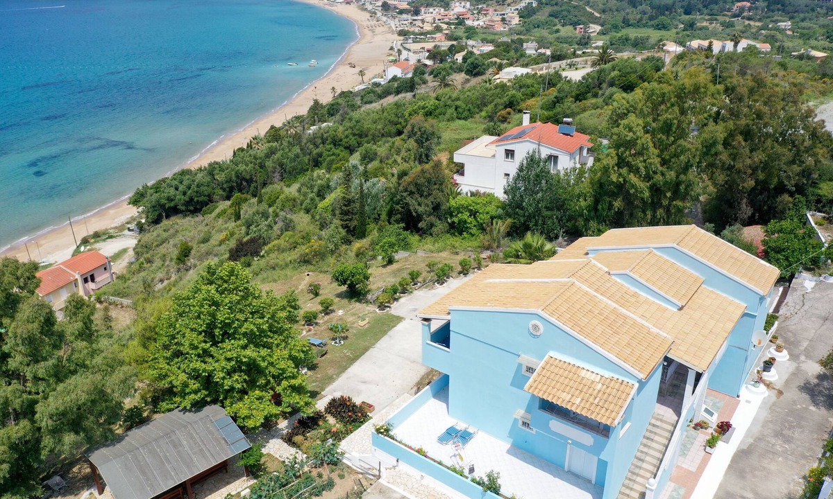 Agios Georgios Pagon Apartment | Agios Georgios - 2 Beds - Sleeps 4 - Free Parking