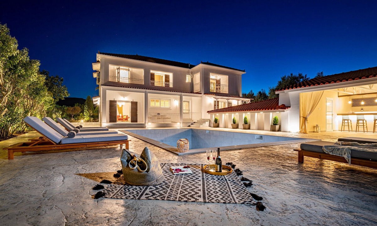 Ayios Kirikos Villa | Aigli Villa