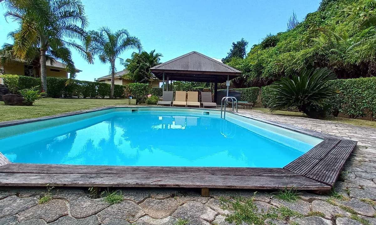 Teahupoo House | Air-conditioned bungalow with breathtaking view and swimming pool