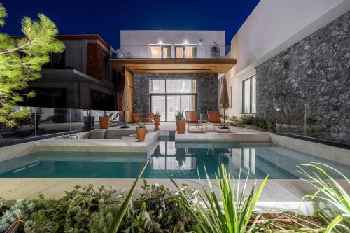 Polichrono Villa | Alicanto Luxury Villa K2