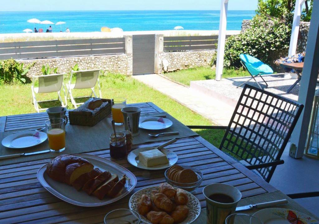 Zagora-Mouresi House | Amazing beach house