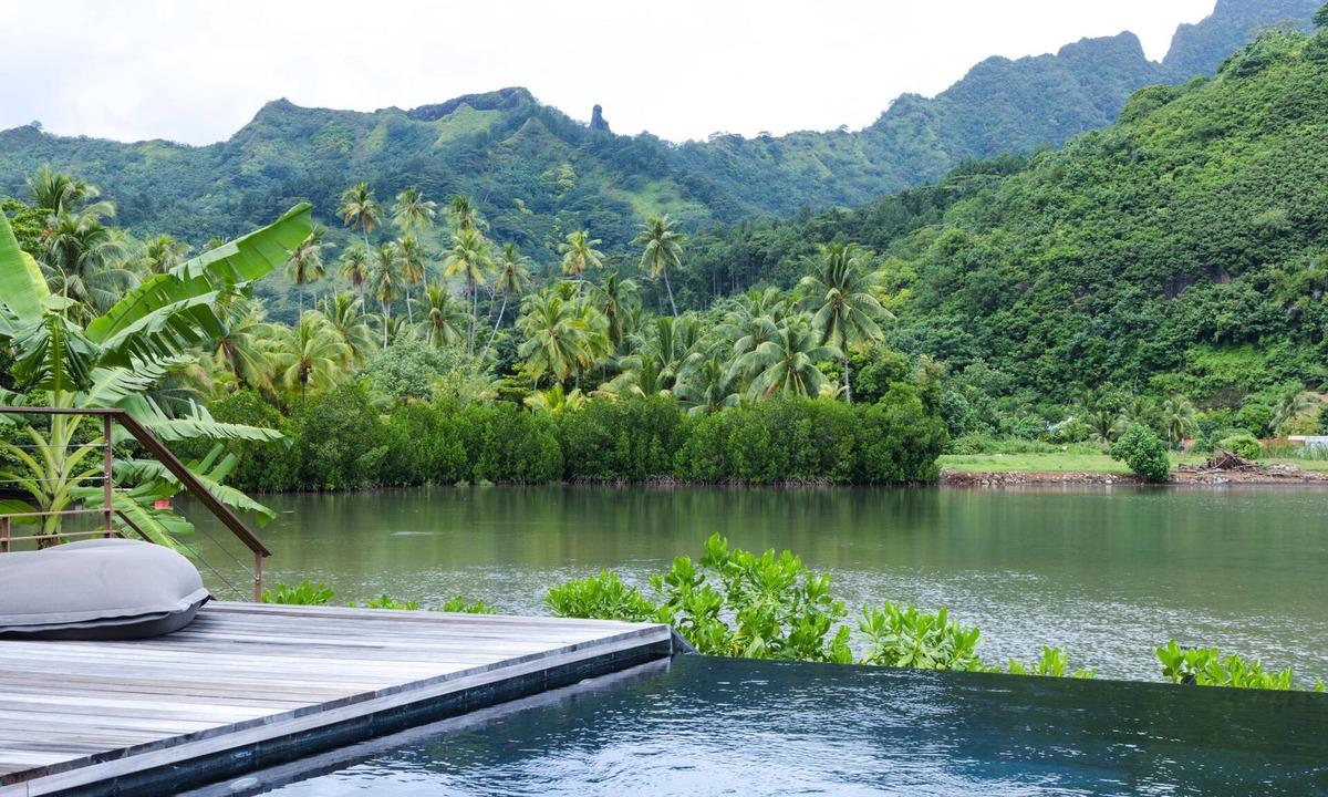 Papeto'ai Villa | Amazing Waterfront Villa fully equipped w/infinity pool