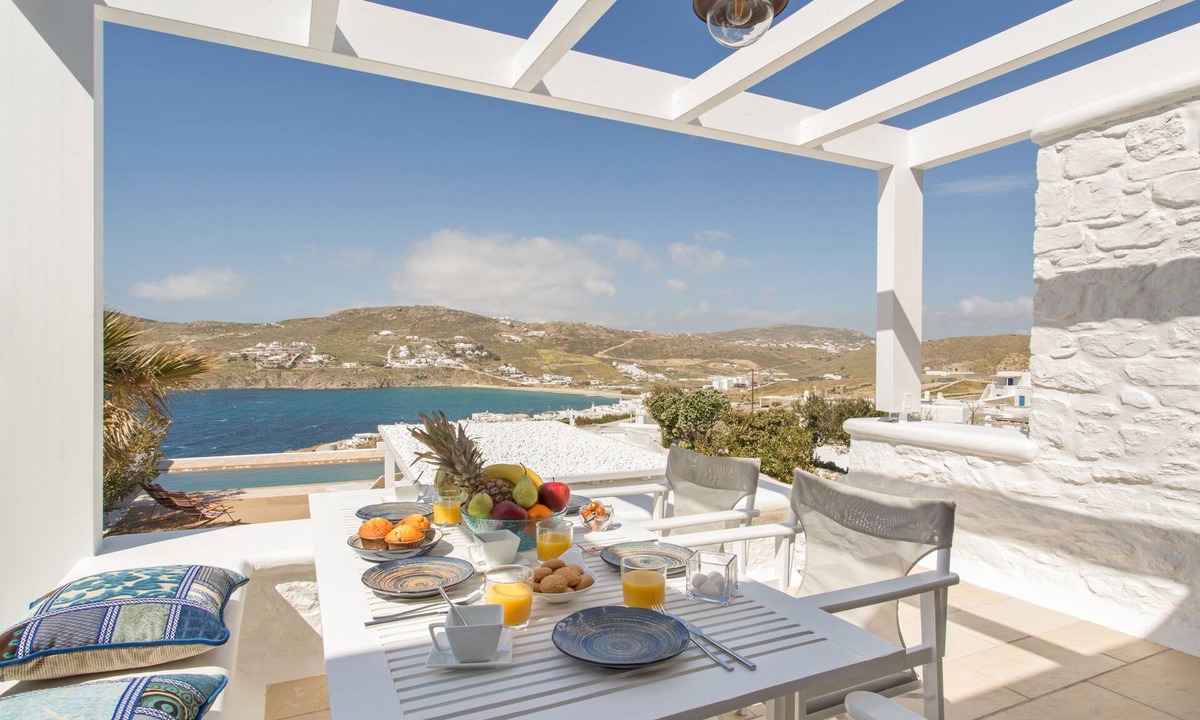 Kalafatis Villa | An elegant Villa with infinity pool and a breathtaking sea view
