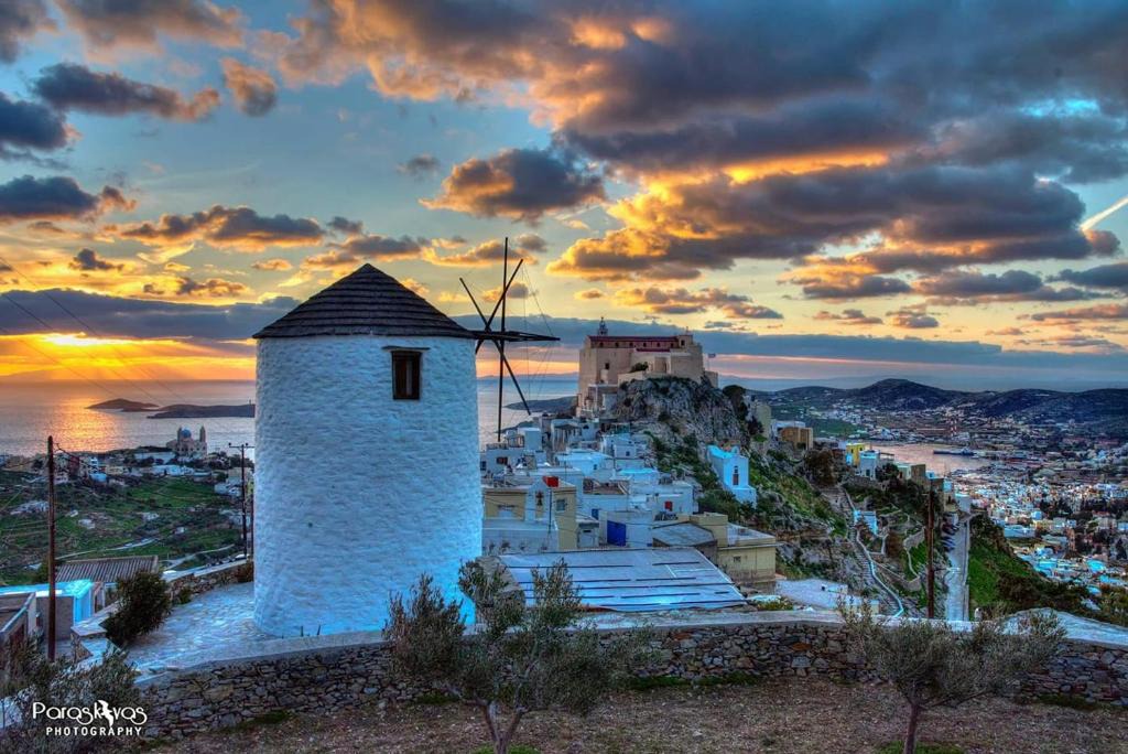Ano Siros House | Anemomylos-Windmill