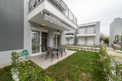 Paralia Ofryniou Apartment | Antigone Stay Complex by Horizon Homes