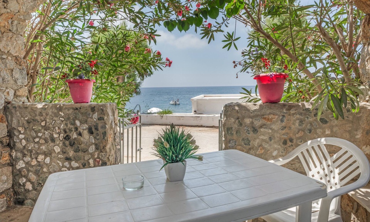 Mirties Apartment | Apartment 'D E D' with Sea View, Private Terrace and Wi-Fi