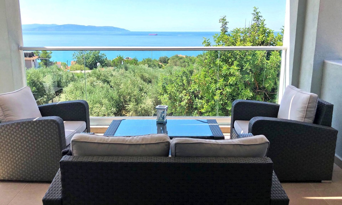 Lourdata Apartment | Apartment for 2 people with sea view 900 m from the beach