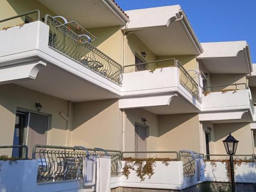 Gerakini Apartment | Apartment in Gerakini with Pool