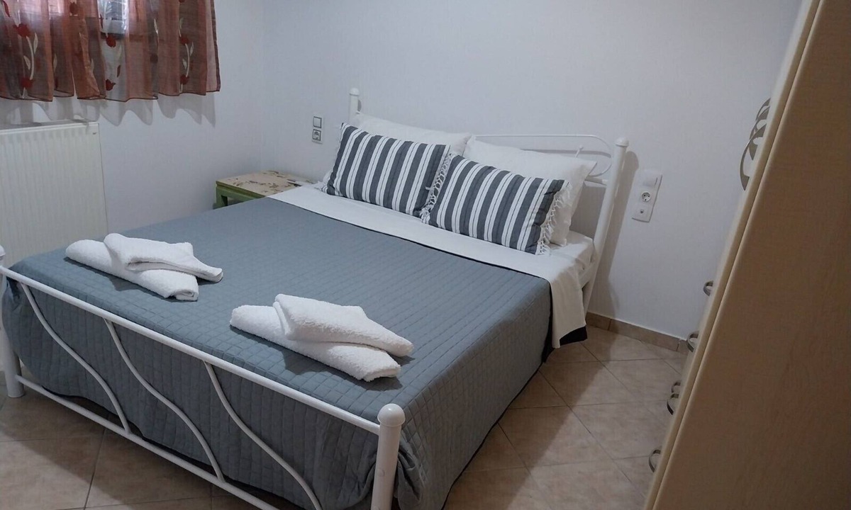 Menidion Apartment | Apartment 'Menidi 101' with Sea View, Balcony and Wi-Fi