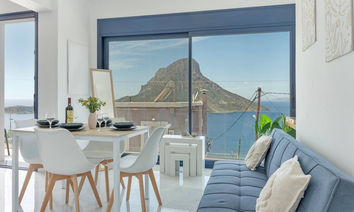 Mirties Apartment | Apartment 'Regina 1' with Sea View, Wi-Fi and Air Conditioning