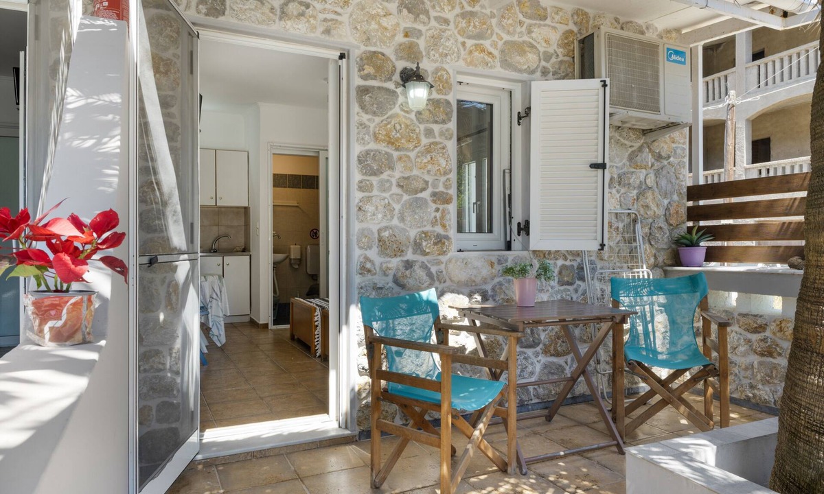Panormos Apartment | Apartment 'Studio 8' with Mountain View, Wi-Fi and Air Conditioning
