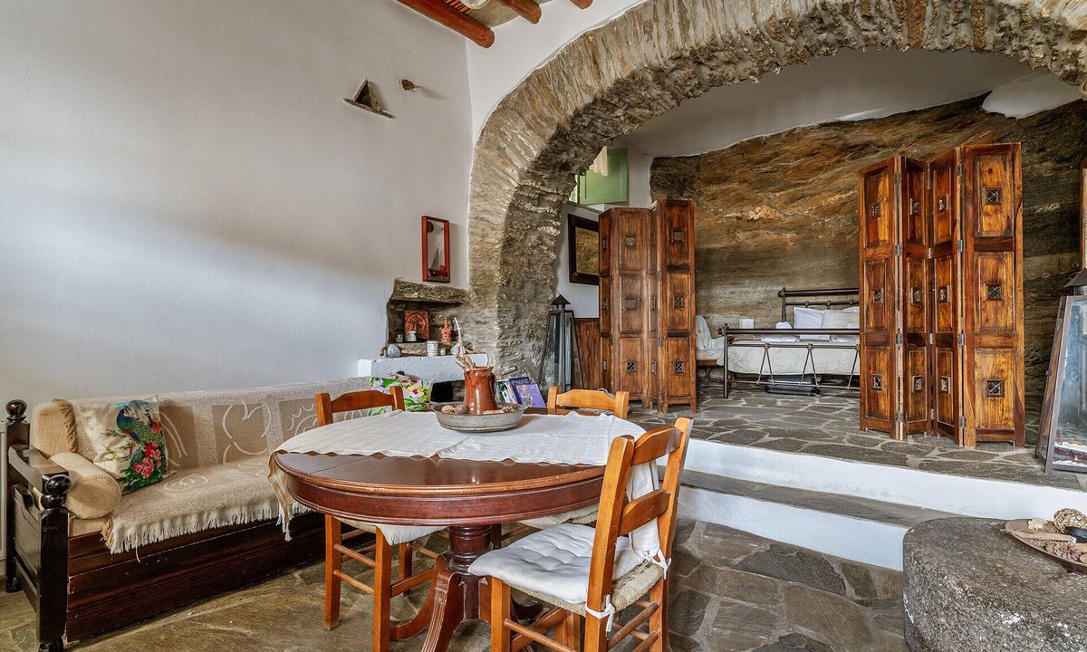 Andros Town Apartment | Apartment 'Traditional Olive Guesthouse' with Sea View and Wi-Fi