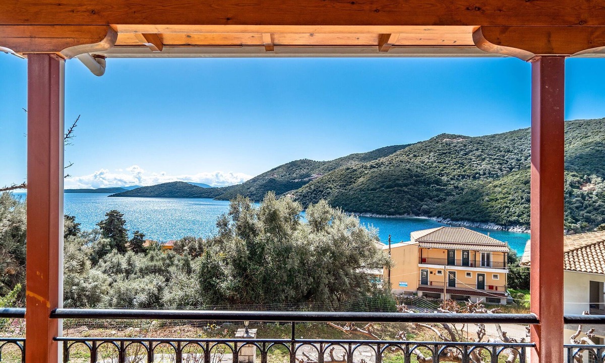 Mikros Gialos Apartment | Apartment 'Vardia' with Private Terrace, Wi-Fi and Air Conditioning
