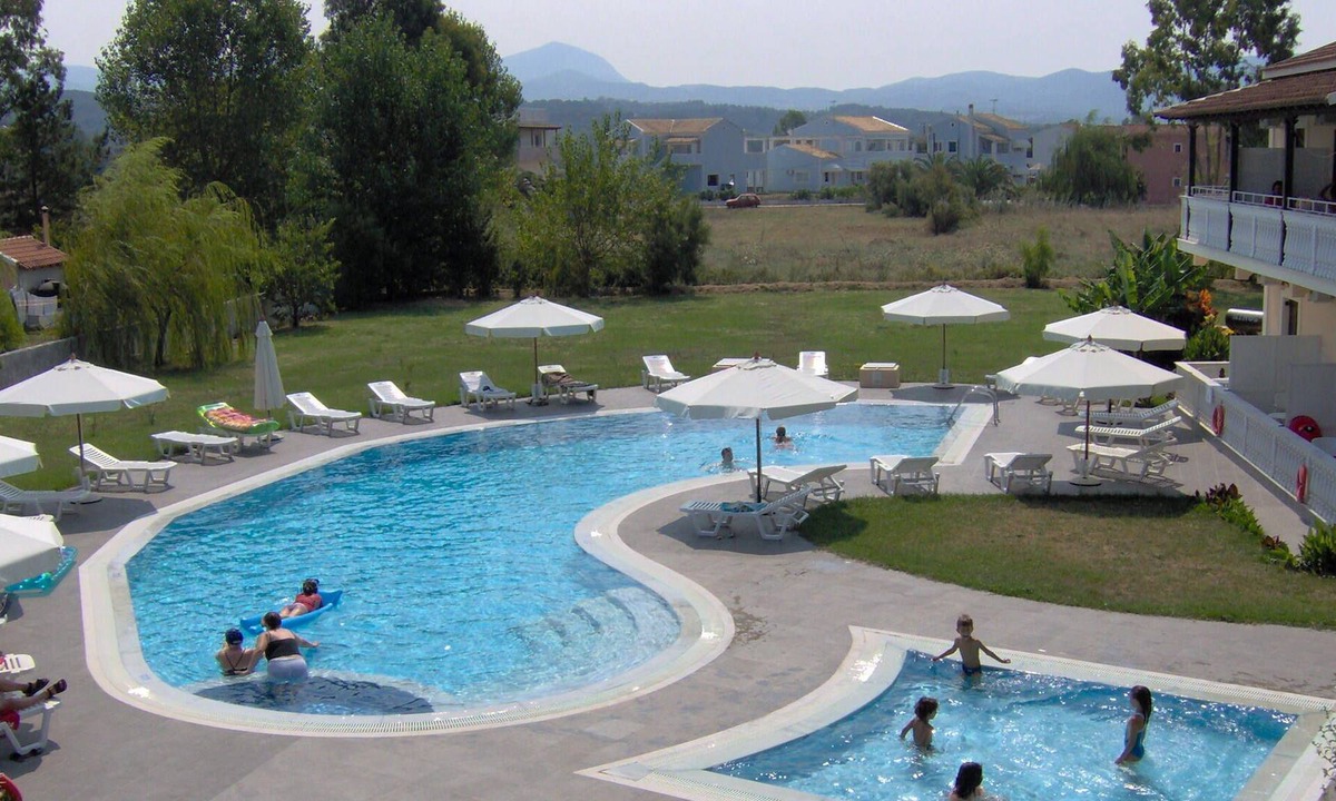 Esperion Apartment | Apartment with pool - 5 min from the beach!