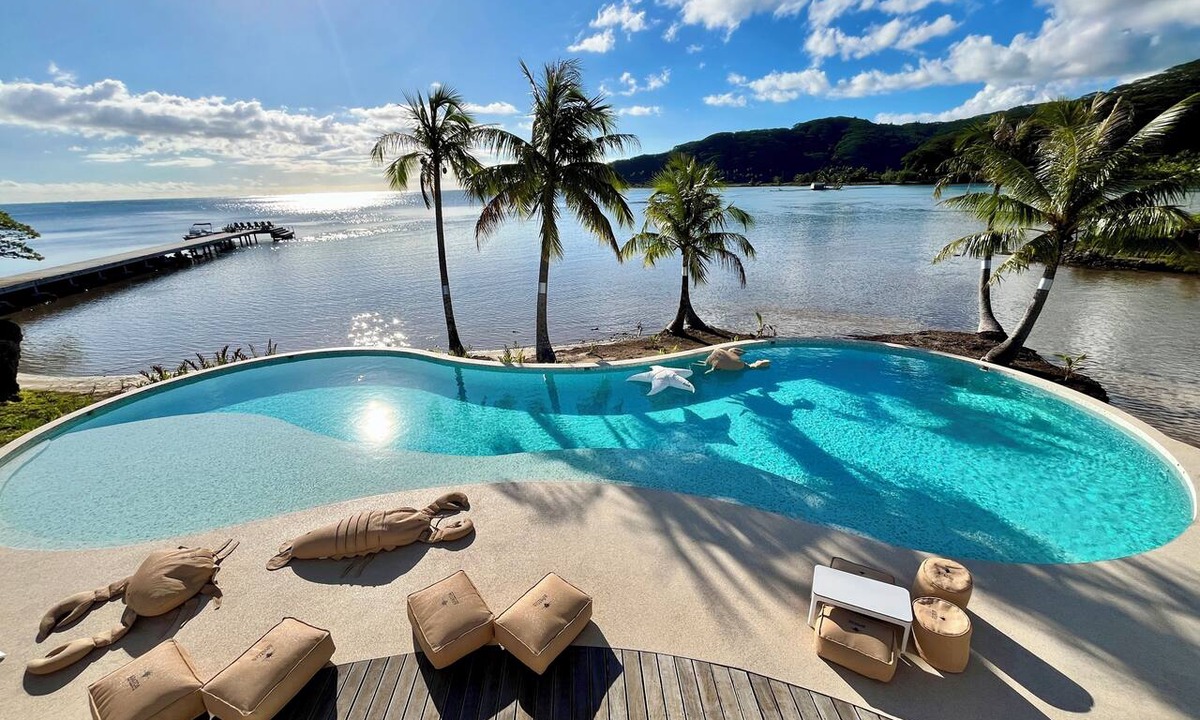 Teahupoo Hotel | Apatoa Beach and Garden Village