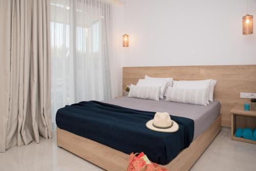 Alykes Apartment | Aphrodite Studios & Suites - 140m from the beach, by ZanteWize