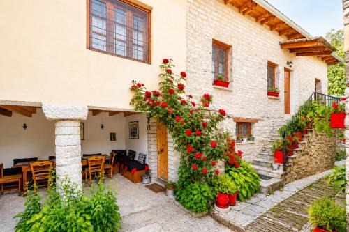 Monodendri Apartment | Archontiko Rapti Stone Traditional House