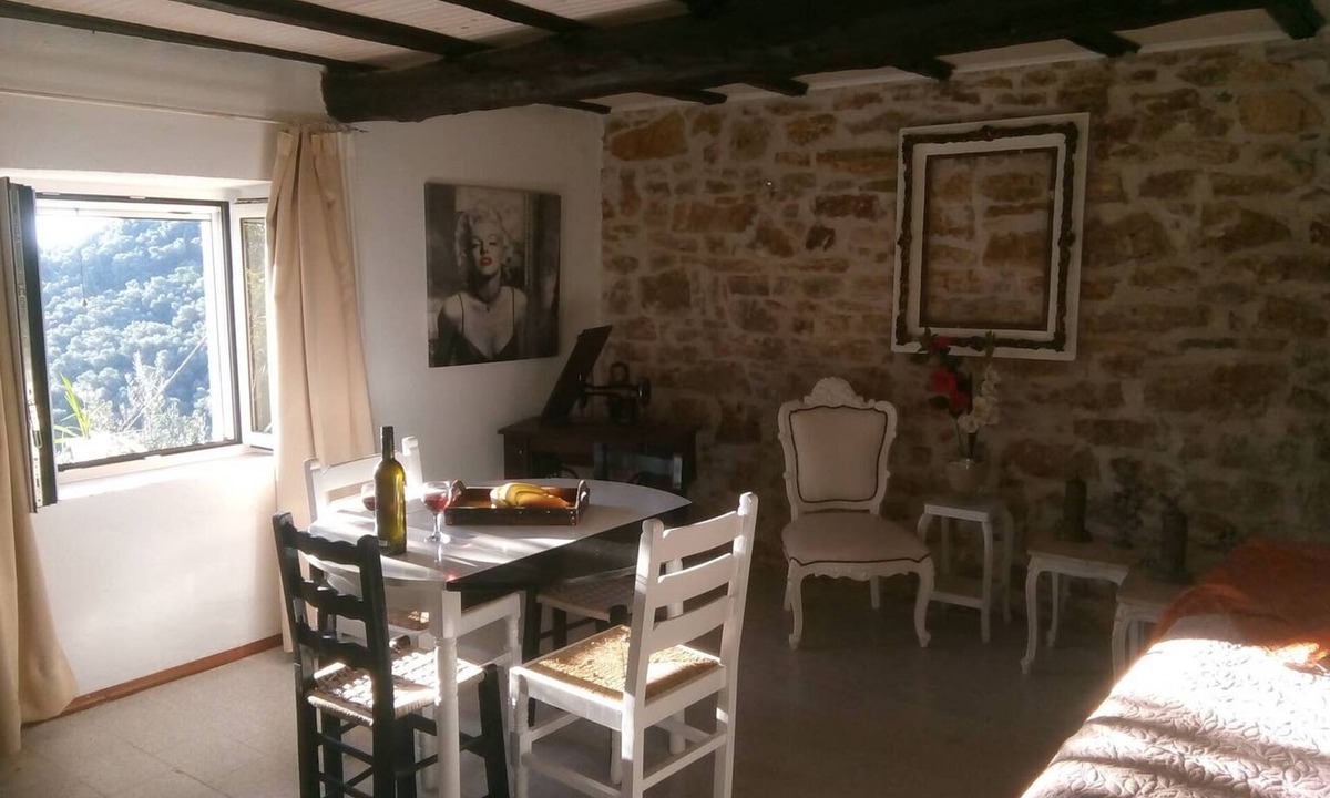 Kavalleraina House | "Aristidis Stone House"